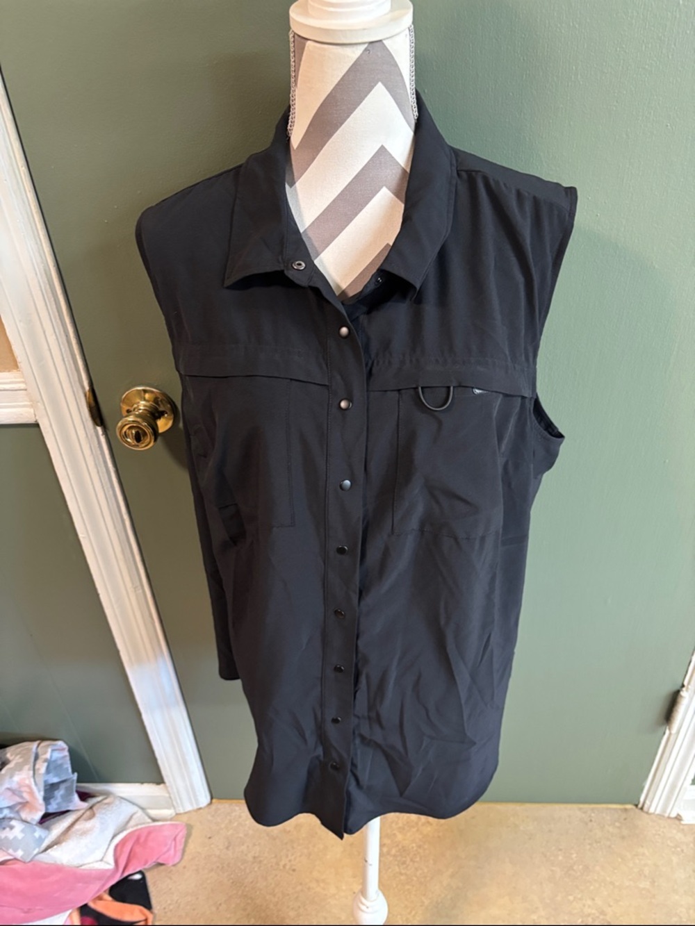 torrid Black Sleeveless Button-Front Utility Top